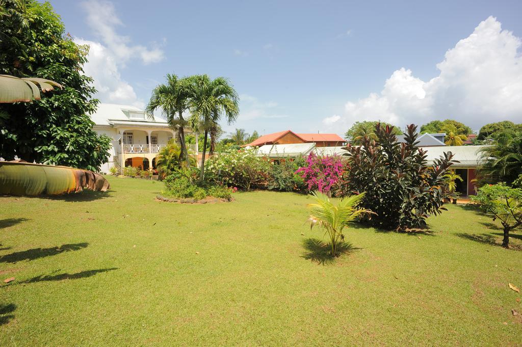 Villa Au Domaine Des Bougainvilliers Sainte-Rose Exterior foto